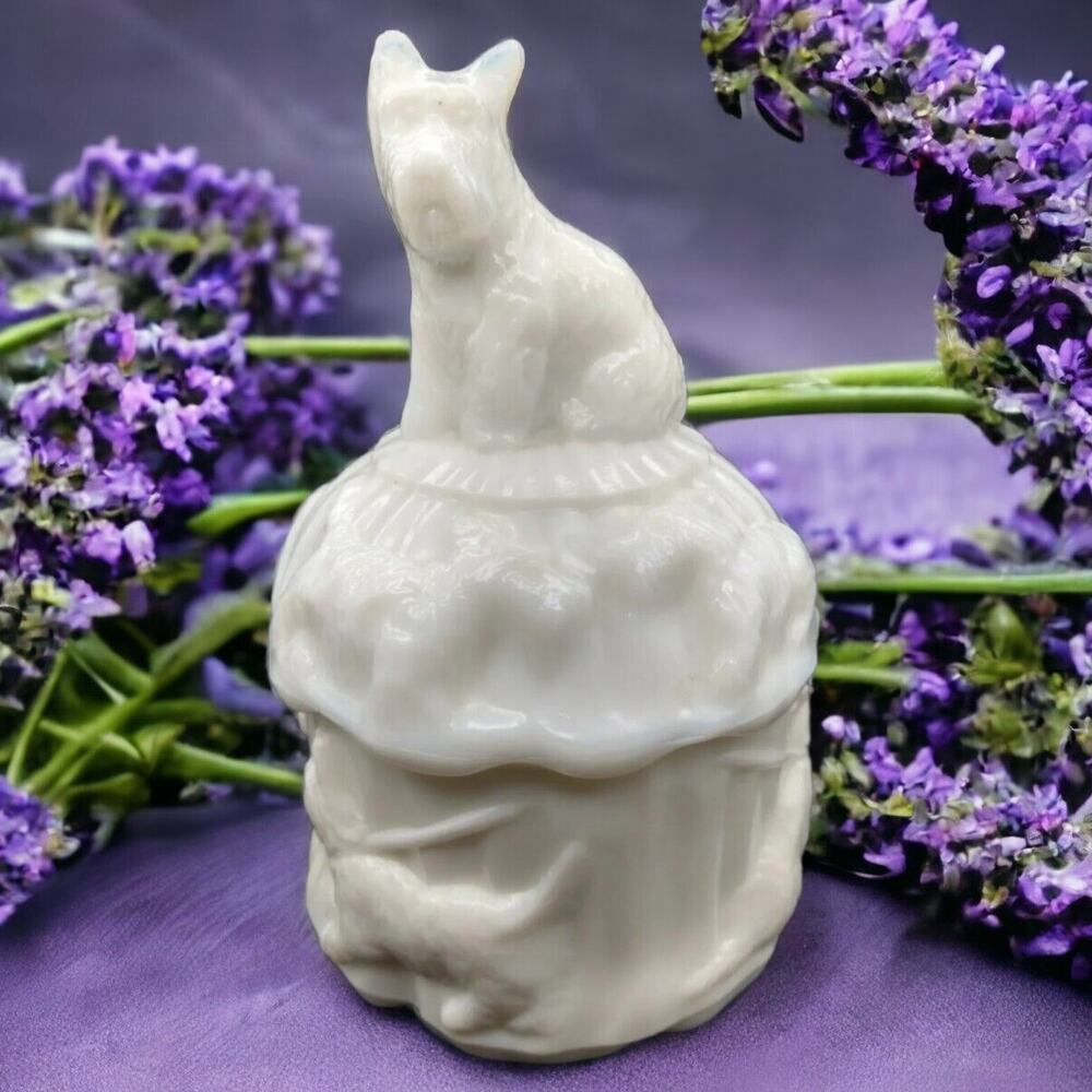 Akro Agate Scotty Dog White Slag Glass Powder Box 1940s HTF Vintage Vanity Jar